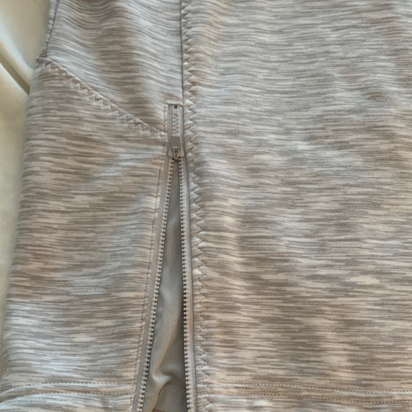 EUC Athleta  Light Gray Hooded Sweatshirt XS Women’s - Picture 7 of 14